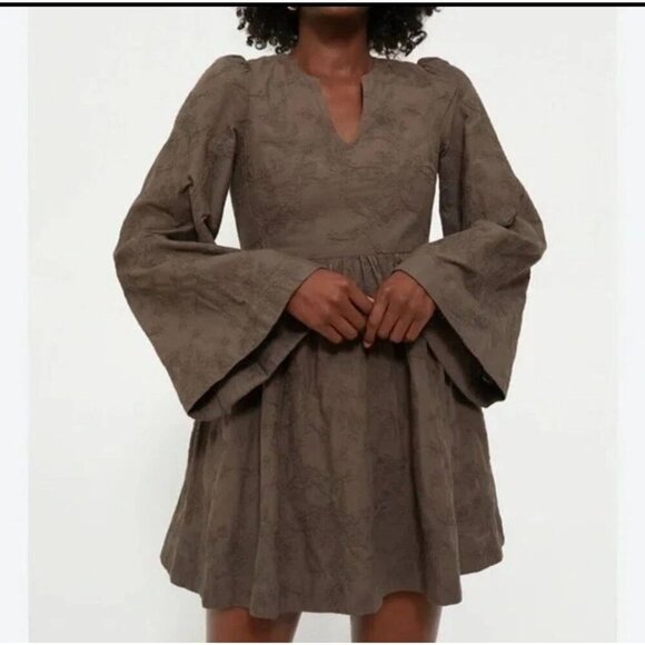 Hyacinth House Dresses & Skirts - Hyacinth House Brown Becca Bell Sleeve Mini Dress Womens Size L